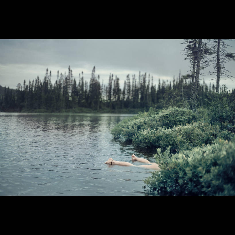 横图,方图,室外,白天,湖,树林,加拿大,漂浮,风景,摄影,灌木,尸体,死亡,溺水,谋杀,魁北克,尸身,遗体,受害者,彩图,尸首