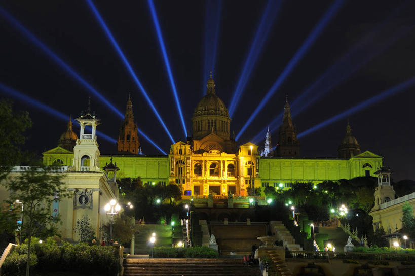 无人,宫殿,横图,室外,夜晚,建筑,西班牙,巴塞罗那,光束,摄影,照亮,伊比利亚半岛,彩图,巴塞罗那省,泛光照明