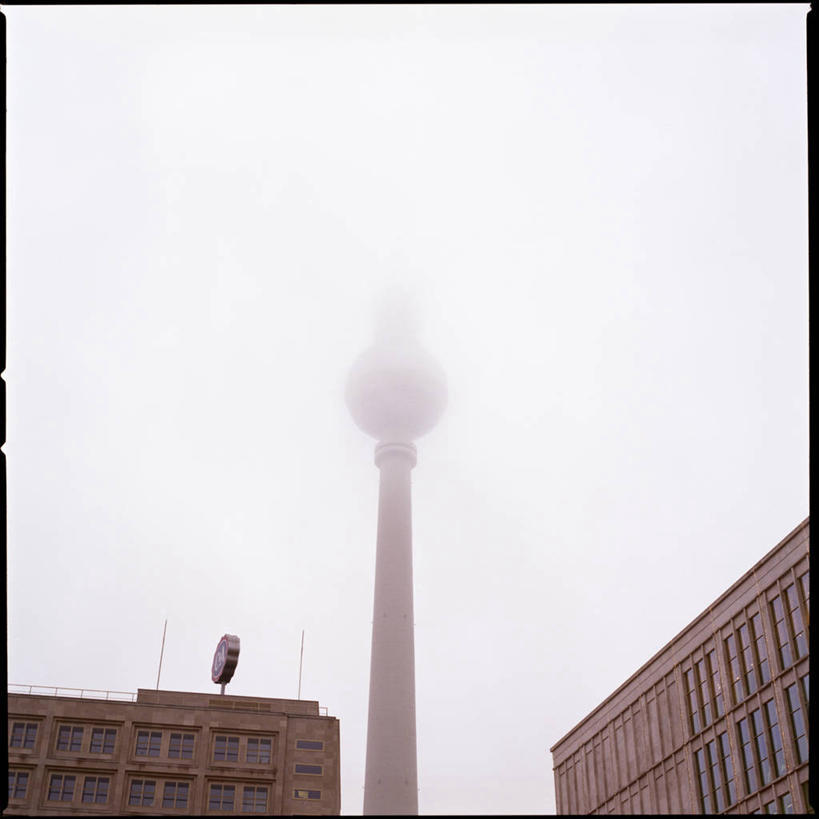 无人,方图,室外,白天,仰视,神秘,雾,城市,建筑,德国,屋顶,首都,柏林,摄影,无线电通信塔,柏林电视塔,彩图,低角度拍摄