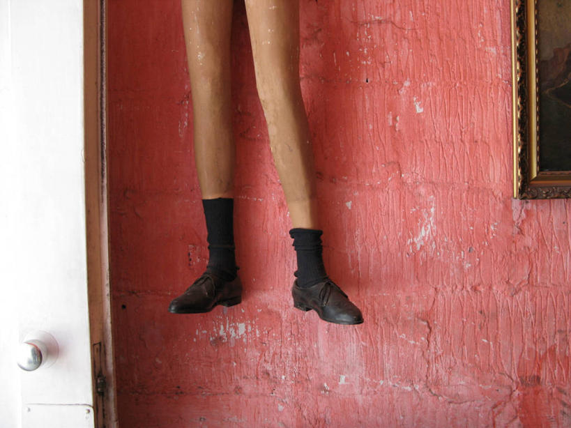 腿,横图,室外,特写,白天,门,鞋子,相框,比利时,吊挂,悬挂,木制,娃娃,墙,古典,挂,袜子,打开,人体,摄影,部分,开启,安特卫普,彩图