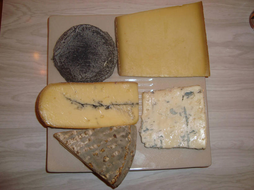 点心,面包,无人,横图,俯视,室内,桌子,金属制品,法国,切开,金属,工具,刨丝器,食品,面点,刀具,吐司,食物,糕点,盘子,刀,切,摄影,法式面包,清新,选择,剖面,吐司面包,山羊乳酪,法式食品,布里白乳酪,法国文化,切面,健康食物,乳酪磨碎器,彩图,高角度拍摄,多士,听型面包,蓝纹乳酪,奶酪刨丝器,南特