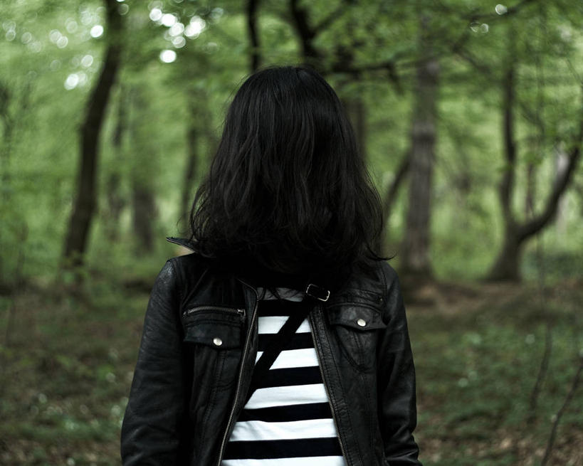 成年人,头发,一个人,站,横图,室外,白天,正面,旅游,度假,美景,森林,罗马尼亚,仅一个女性,服装,景观,皮革,休闲装,娱乐,外套,衣服,黑色,自然,享受,休闲,景色,放松,遮,遮掩,摄影,服饰,幽默,夹克,掩盖,遮挡,衣着,夹克衫,穿着,自然风光,皮夹克,遮盖,掩饰,衣饰,茄克,克卢日纳波卡,外衣,半身,彩图,短外衣