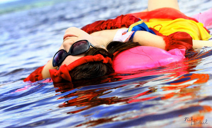 游泳,成年人,一个人,游泳池,横图,室外,白天,度假,水,巴西,仅一个年轻女性,仅一个女性,仅一个人,湿,波纹,漂浮,太阳镜,放松,摄影,签名,米纳斯吉拉斯州,无忧无虑,年轻女性,女人,女性,年轻人,休闲活动,仰卧,彩图