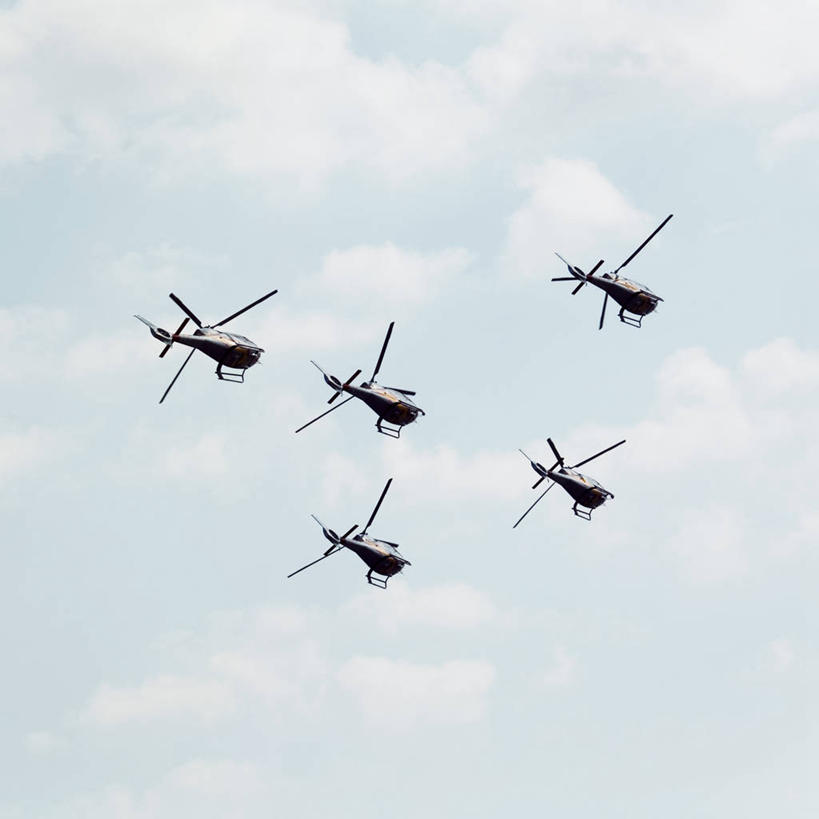 无人,方图,室外,白天,仰视,团队,西班牙,巴塞罗那,五个,许多,飞,天空,运输,摄影,直升机,彩图,低角度拍摄,编队飞行