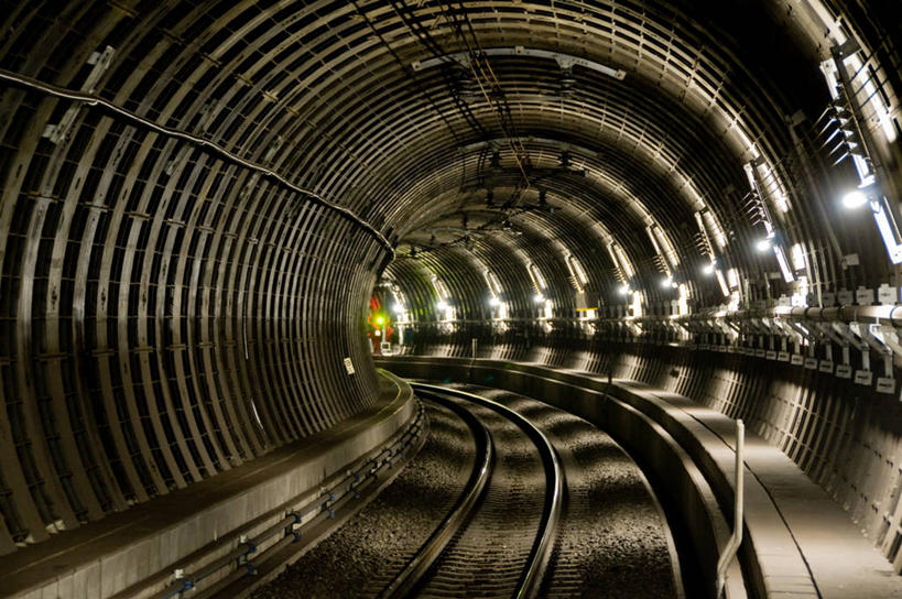 无人,横图,建筑,路,铁路,日本,隧道,轨道,公共交通,交通,铁轨,联系,运输,摄影,照亮,地道