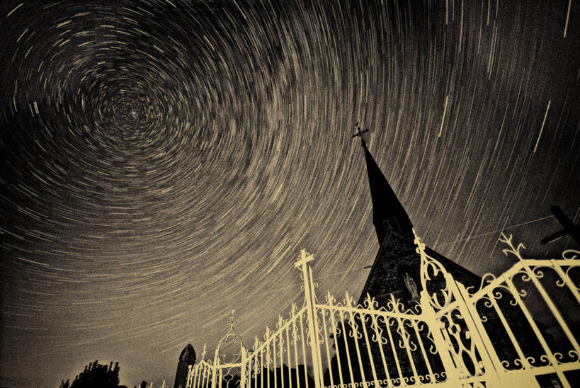 无人,教堂,横图,室外,夜晚,长时间曝光,仰视,法国,篱笆,塔,宏伟,天空,摄影,宁静,基督教,法国文化,螺线,诺曼底,彩图,低角度拍摄