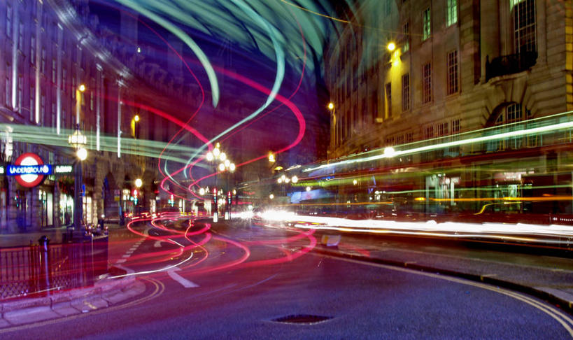 无人,横图,室外,夜晚,长时间曝光,路灯,汽车,英国,光束,地铁站,光亮,首都,车厢,皮卡迪利广场,摄影,英国文化,彩图