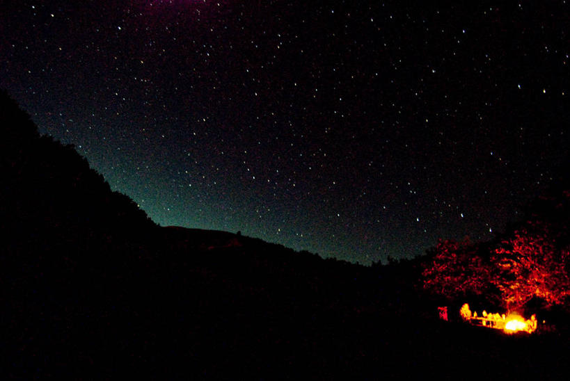 无人,横图,室外,夜晚,长时间曝光,美景,丰富,地形,景观,自然,景色,摄影,星系,照亮,加利福尼亚,自然风光,露营,天文学,落叶树,冒险,彩图,营火