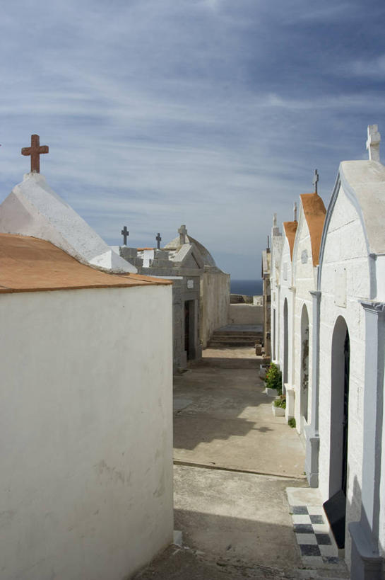 无人,竖图,室外,白天,多云,法国,节日,十字架,文化,祈祷,墓地,健康,许愿,摄影,宗教,信仰,纪念,祈求,死亡,基督教,科西嘉,天主教,博尼法乔,墓穴,平安,彩图