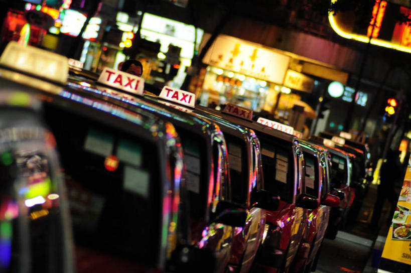 无人,横图,室外,夜晚,街道,出租车,汽车,香港,一排,整齐,列队,反射,排列,排队,运输,摄影,照亮,队列,彩图