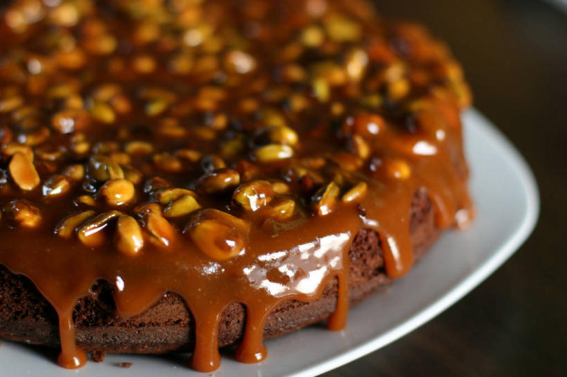 无人,横图,特写,水滴,饮食,盘子,摄影,开心果,焦糖,彩图,影棚拍摄