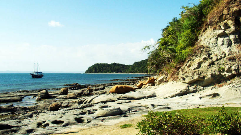 无人,横图,室外,白天,美景,船,巴西,萨尔瓦多,漂浮,地形,河岸,景观,水平线,悬崖,自然,景色,南美,运输,摄影,宁静,南美洲,拉丁美洲,自然风光,美洲,海景,万里无云,巴西联邦共和国,首府,亚美利加洲,南亚美利加洲,巴伊亚,巴伊亚州,海滩,岩石,彩图