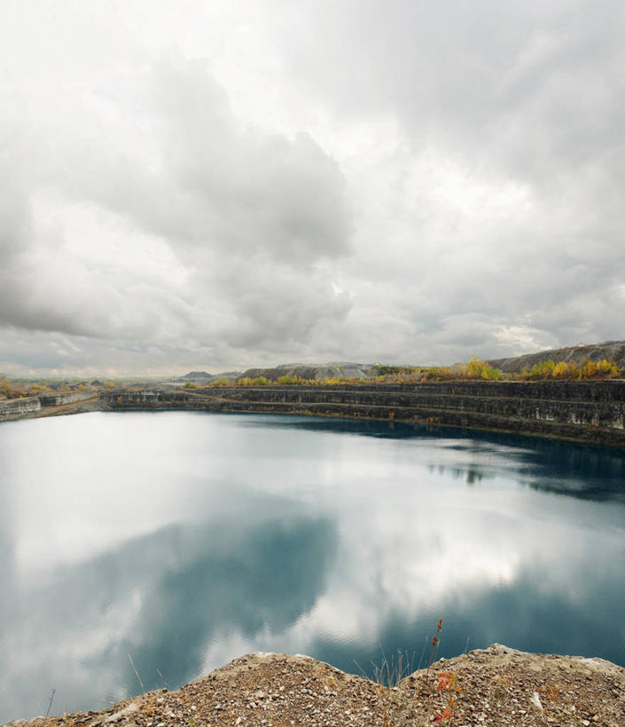 无人,竖图,室外,白天,旅游,度假,采矿业,湖,美景,加拿大,反射,景观,云,娱乐,自然,享受,休闲,景色,放松,摄影,宁静,协调,人造,自然风光,采石场,秋天,彩图