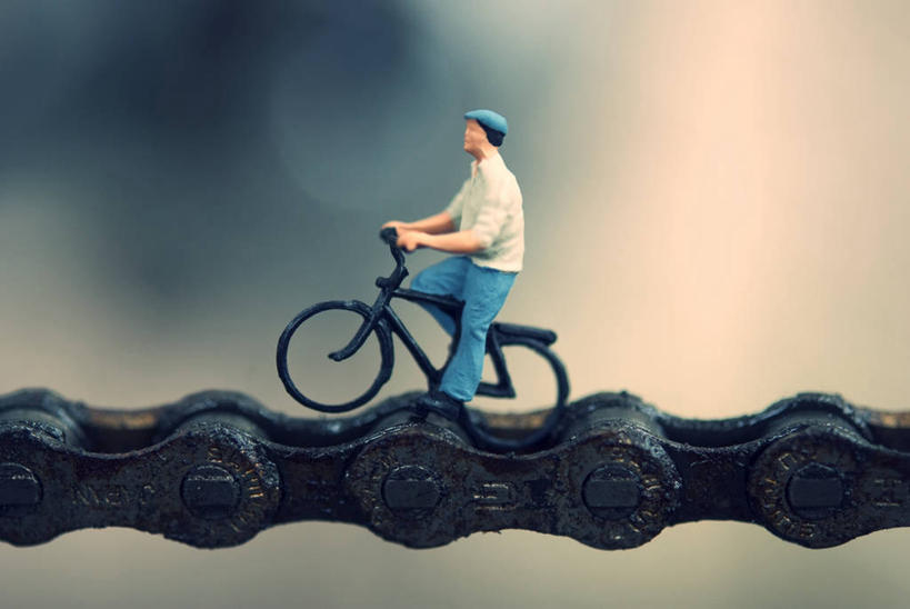 无人,横图,室外,特写,白天,侧面,自行车,雕塑,瑞士,艺术,装饰,雕刻,雕像,车,脚踏车,骑,工艺品,交通工具,骑车,摄影,纪念,铁环,锁链,链条,美术,束缚,限制,载具,主题,陈列,功能,美学,约束,想法,彩图