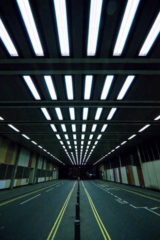 无人,竖图,室外,夜晚,消失点,建筑,路,英国,对称,光束,隧道,运输,摄影,彩图