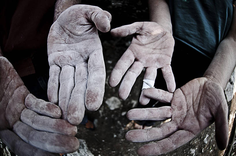 成年人,手,手掌,两个人,横图,室外,特写,鱼眼镜头,运动,攀岩,美国,极限运动,人体,摄影,肮脏,部分,出示,邋遢,龌龊,污秽,彩图