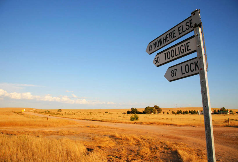 无人,横图,室外,白天,澳大利亚,地平线,泥土,辽阔,地面,天气,热,方向,天空,广阔,摄影,英文字母,一望无际,干旱,延伸,交通标志,天地相交,无边无际,一马平川,风标,彩图