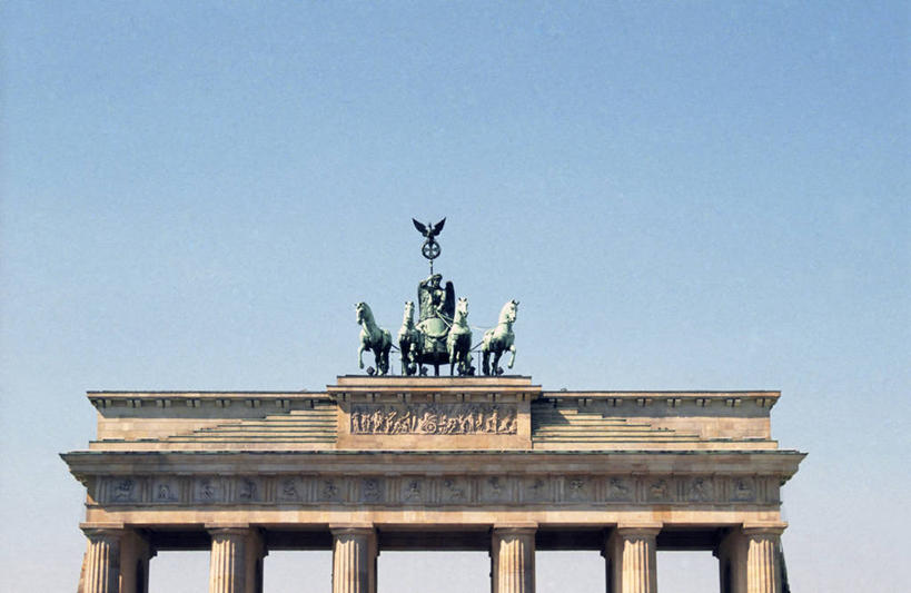 无人,横图,室外,白天,仰视,建筑,雕塑,柱子,首都,历史,地标建筑,摄影,德国文化,万里无云,勃兰登堡大门,团结,彩图,低角度拍摄