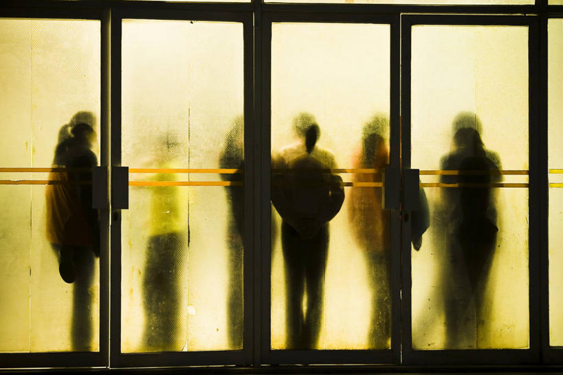 站,横图,室外,门,上海,列队,靠,靠着,排队,摄影,照亮,剪影,彩图