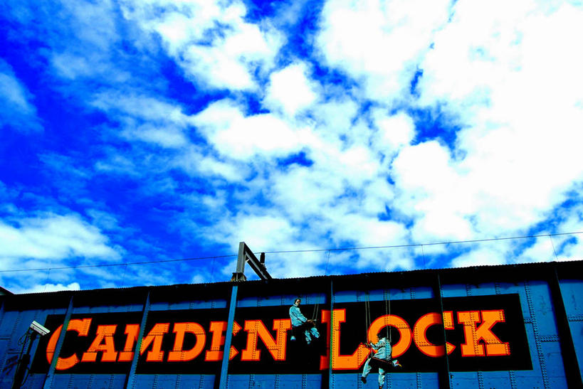 无人,横图,室外,白天,仰视,指示牌,英国,发光,标志,文字,首都,标识,天空,摄影,英文字母,灵感,宁静,彩图,低角度拍摄