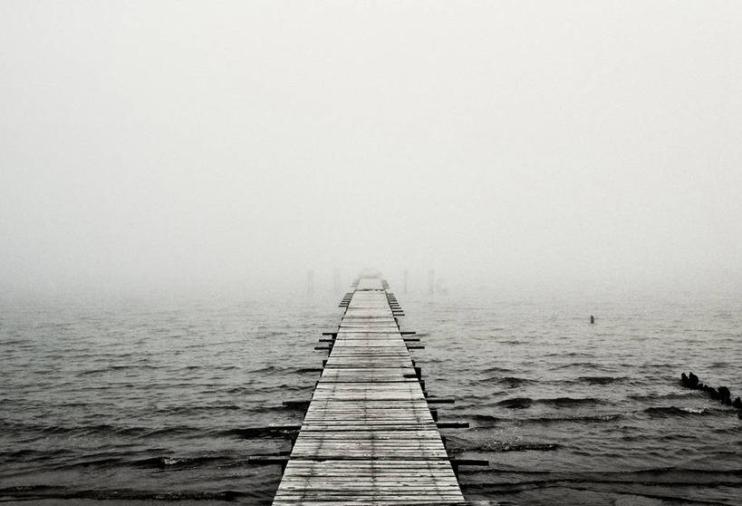 无人,码头,横图,黑白,室外,白天,留白,消失点,神秘,水,雾,美国,波纹,摄影,褪色,宁静