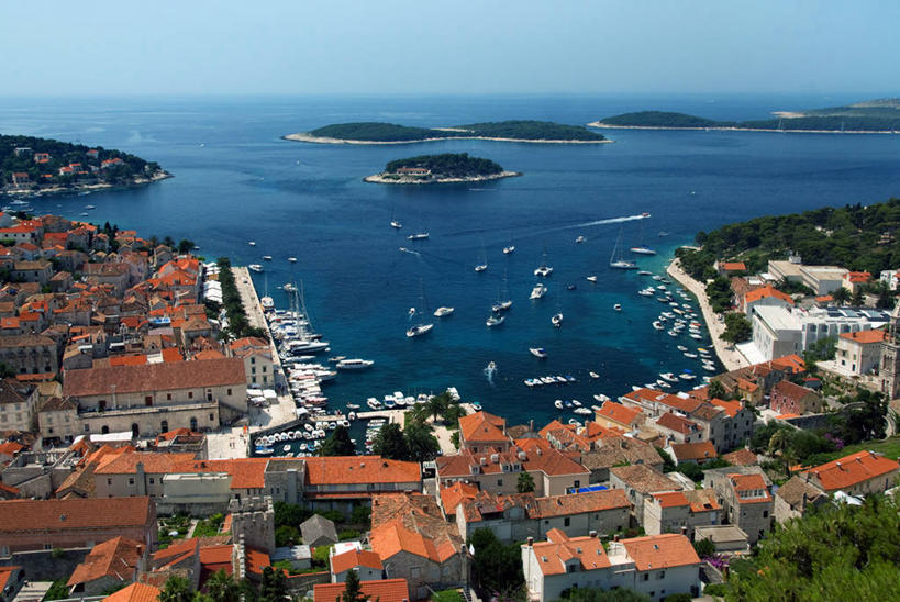 无人,横图,俯视,室外,白天,山,建筑,克罗地亚,岛,水平线,古城,游艇,海湾,摄影,地中海,游艇码头,彩图,高角度拍摄,赫瓦尔