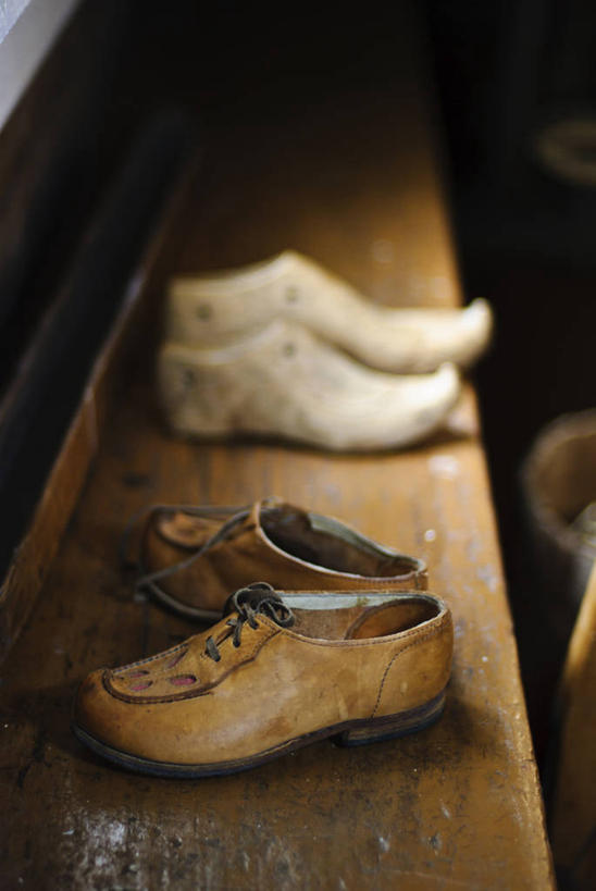 无人,竖图,特写,鞋子,木制,长椅,一对,古典,摄影,木底鞋,彩图,传统文化