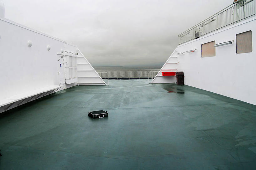 无人,横图,室外,白天,多云,手提箱,加拿大,废弃,一个,运输,摄影,单个,报废,甲板,废物,渡轮,迷路,丢弃,放弃,抛弃,大不列颠哥伦比亚,摈弃,彩图,旅行,屏弃,损失,摈斥,摒除