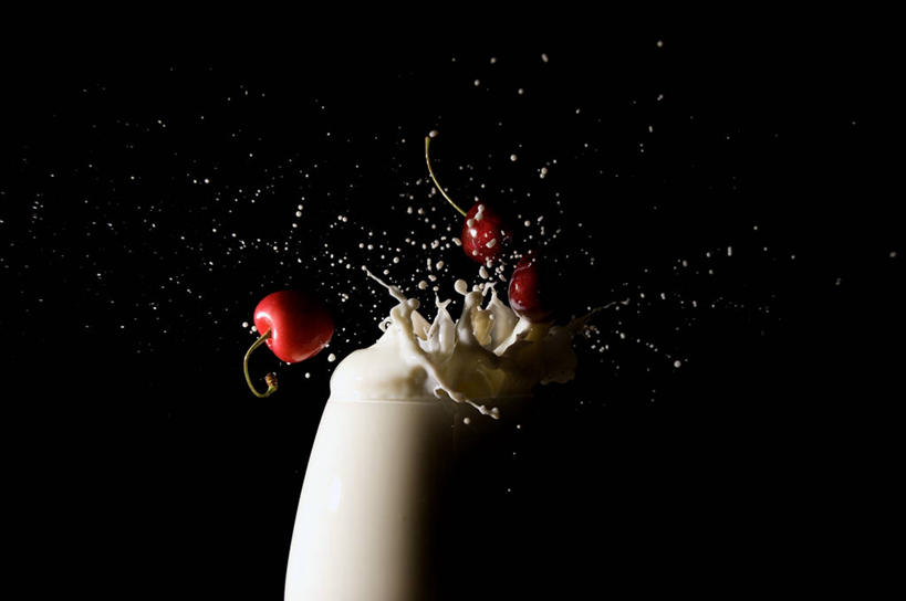 牛奶,无人,横图,爆炸,樱桃,黑色背景,溅,水滴,饮料,摄影,落下,健康食物,彩图
