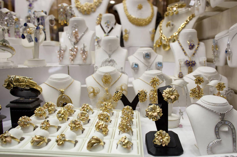 无人,横图,室内,白天,窗户,落地窗,橱窗,项链,珠宝,黄金,玻璃窗,戒指,财富,摄影,多样,阿拉伯联合酋长国,迪拜,收集,玻璃橱窗,彩图