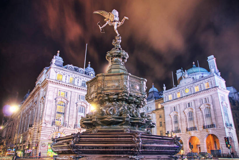 无人,横图,室外,夜晚,长时间曝光,仰视,城市,建筑,喷泉,英国,标志,雕像,符号,古城,首都,标识,皮卡迪利广场,摄影,英国文化,性别符号,彩图,低角度拍摄,男性符号