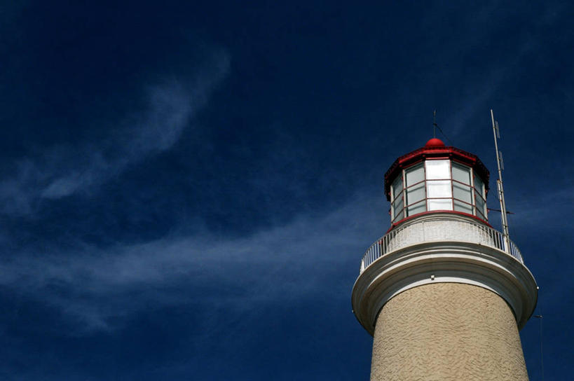 无人,横图,室外,白天,仰视,道路,建筑,乌拉圭,信息,灯塔,交通,方向,顶部,天空,摄影,引导,指导,指引,保护,航标,彩图,低角度拍摄,导航