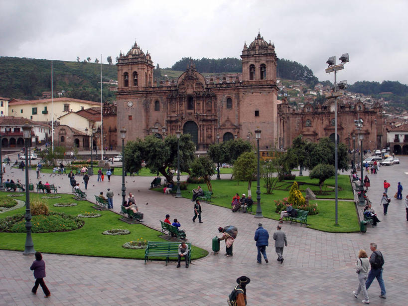 广场,横图,俯视,室外,白天,路灯,椅子,秘鲁,朦胧,模糊,长椅,许多人,休闲装,一群人,南美,摄影,宁静,南美洲,拉丁美洲,美洲,秘鲁共和国,库斯科,首府,亚美利加洲,南亚美利加洲,玉米之仓,库斯科省,武器广场,步行,彩图,高角度拍摄,大教堂,库斯科大区