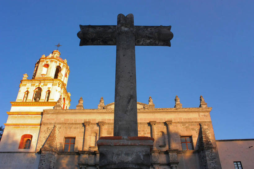 无人,教堂,横图,室外,白天,正面,仰视,城市,建筑,墨西哥,十字架,钟楼,首都,摄影,宗教,宁静,北美,基督教,拉丁美洲,墨西哥城,墨西哥文化,彩图,低角度拍摄,传统文化