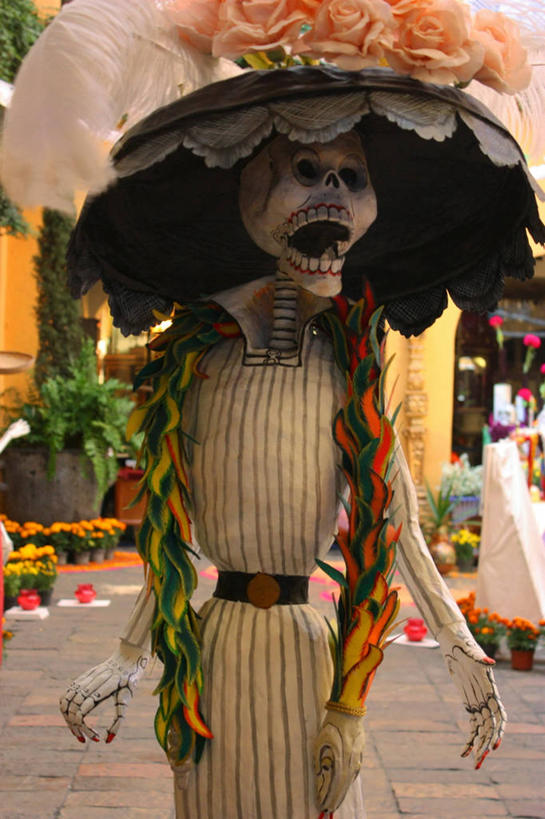 骨骼,无人,竖图,正面,晚礼服,帽子,墨西哥,正装,庆祝,人头骨,骨头,首都,插花,张嘴,人体,摄影,幽默,怪异,死亡,骨架,北美,北美洲,拉丁美洲,美洲,张大嘴巴,墨西哥城,霍奇米尔科,结束,北亚美利加洲,亚美利加洲,墨西哥合众国,仙人掌王国,墨西哥文化,美术工艺,张开嘴,半身,彩图,传统服装,晚宴服,舞会服,洋服,洋装,夜礼服,死亡节,魅力,传统文化,法定假日