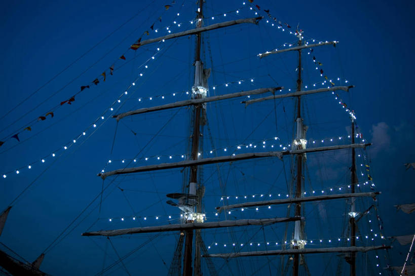 无人,横图,室外,仰视,船,巴西,吊挂,悬挂,挂,灯,黄昏,南美,运输,摄影,部分,照亮,拉丁美洲,里约热内卢,里约热内卢州,帆樯,桅竿,彩图,低角度拍摄,帆柱,燕尾旗,传动装置