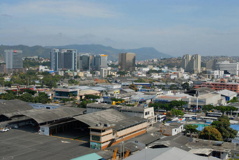 无人,横图,俯视,航拍,室外,白天,度假,美景,城市风光,城市,路,公路,厄瓜多尔,地平线,景观,娱乐,水泥,享受,休闲,景色,放松,工业,运输,摄影,鸟瞰,货运,瓜亚基尔,彩图,高角度拍摄,海上运输