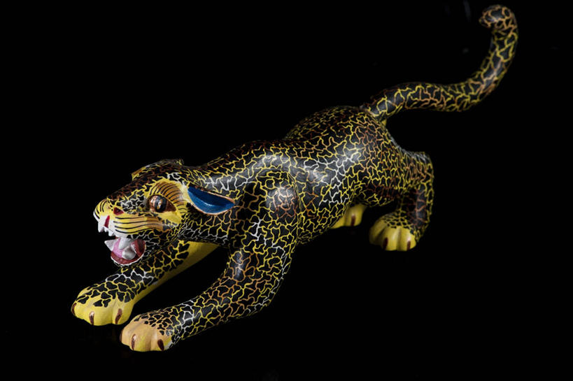 无人,横图,俯视,纯洁,黑色背景,装饰,木制,符号,一个,黄色,可爱,童年,童趣,摄影,单个,作画,手艺,童真,烂漫,无邪,美洲虎,美术工艺,天真,彩图,高角度拍摄,影棚拍摄,传统文化,对焦