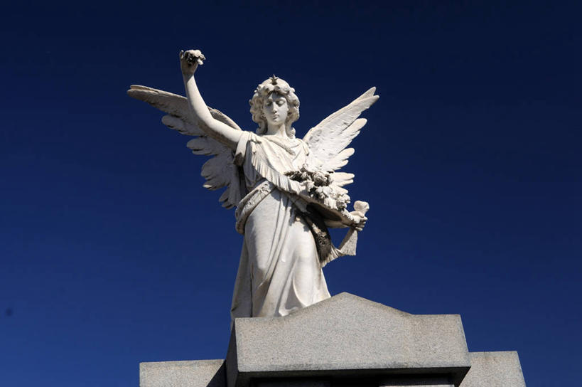 无人,横图,室外,特写,仰视,建筑,阿根廷,天使,首都,蓝色,墓地,安静,摄影,宗教,宁静,死亡,坟墓,陵墓,万里无云,布宜诺斯艾利斯,万神殿,彩图,低角度拍摄