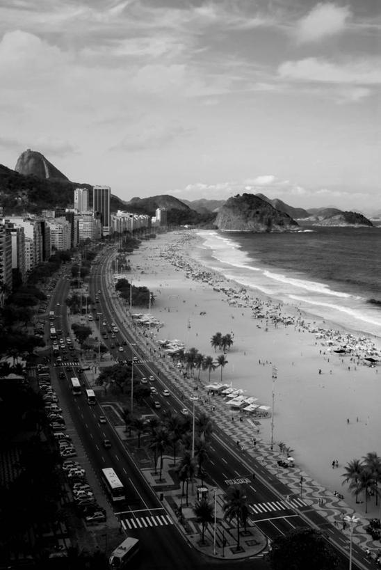 手掌,无人,竖图,俯视,航拍,黑白,室外,度假,海浪,美景,山,水,城市风光,城市,摩天大楼,巴西,喷,飞溅,沙子,景观,云,热,娱乐,波浪,夏天,享受,休闲,景色,放松,摄影,鸟瞰,里约热内卢,科巴卡巴纳海滩,高角度拍摄