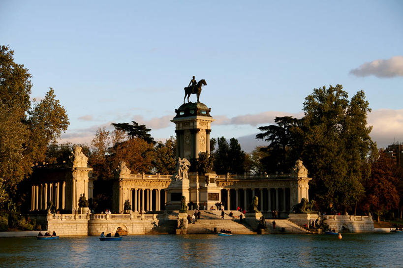 建筑师,横图,室外,日落,水,城市,建筑,雕塑,西班牙,阴影,雕像,云,首都,树,马德里,凝视,摄影,彩图