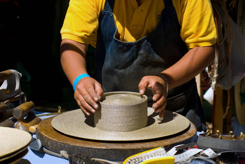 成年人,手,一个人,横图,智利,仅一个男性,仅一个人,工作,仅一个年轻男性,人体,摄影,粘土,手艺,陶工旋盘,工匠,美术工艺,男人,男性,年轻男性,年轻人,彩图,传统文化