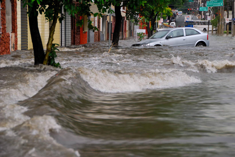 无人,横图,室外,白天,风险,全球变暖,建筑,汽车,阿根廷,环保,漂浮,灯笼,机动车,自然灾害,天气,首都,树,南美,颜色,运输,摄影,能源,回收,资源,照明设备,不幸,利用,低碳,循环,持续,布宜诺斯艾利斯,危险,彩图,旅行,水灾,居住区
