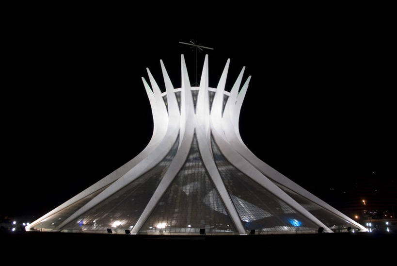 无人,建筑师,横图,室外,夜晚,建筑,巴西,节日,光亮,首都,文化,现代,祈祷,健康,南美,许愿,摄影,宗教,信仰,纪念,祈求,照亮,南美洲,基督教,拉丁美洲,天主教,美洲,巴西联邦共和国,首府,亚美利加洲,南亚美利加洲,联邦区,巴西利亚,巴西里亚,奥斯卡.尼迈耶,尼迈耶,平安,彩图,旅行,大教堂