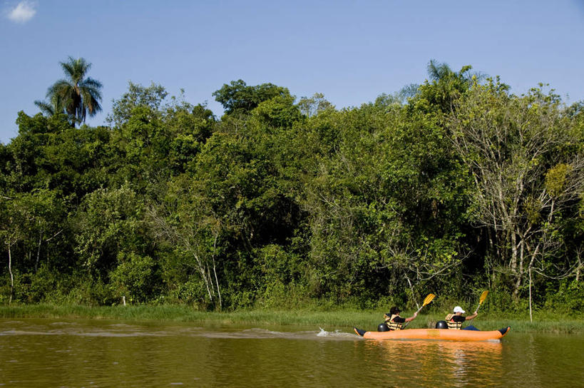 划船,皮划艇,两个人,横图,室外,白天,度假,河流,水,巴西,划桨,朦胧,模糊,救生衣,流水,树,自然,南美,运输,摄影,桨,环境,南美洲,拉丁美洲,近景,美洲,巴西联邦共和国,亚美利加洲,南亚美利加洲,塞阿拉,塞阿拉州,塞阿腊,冒险,半身,彩图,旅行,皮船