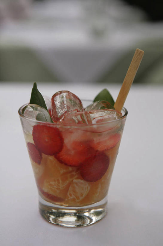 无人,竖图,室外,特写,白天,餐具,牙签,冰块,酒类,饮食,酒,饮料,寒冷,摄影,清新,取食签,玻璃杯,彩图,盖比丽娜酒,人造冰