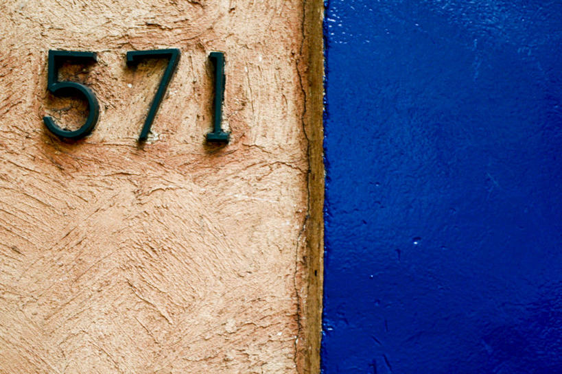 无人,横图,特写,时尚,数字,文字,墙,混凝土,红色,蓝色,t台,摄影,身份,想法,时装表演,时装秀,t型台,走秀,彩图