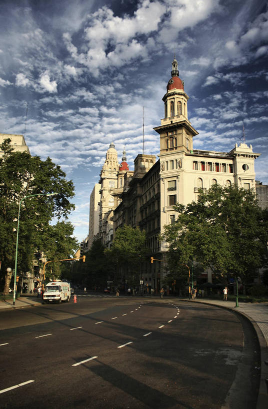 竖图,室外,白天,城市,建筑,路,阿根廷,路标,柱子,云,拱门,角落,人行道,小路,面包车,首都,古典,历史,国会大厦,穹顶,树,天空,地标建筑,南美,运输,摄影,圆顶建筑,政府,欧洲文化,布宜诺斯艾利斯,柱廊,彩图,旅行