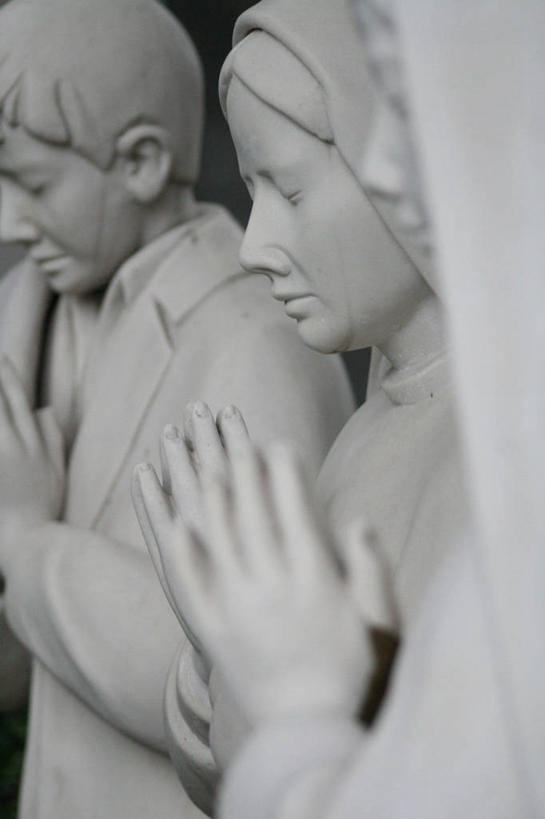 无人,握手,哭,竖图,室外,特写,白天,标志,雕像,符号,标识,祈祷,思考,摄影,宗教,基督教,圣玛丽,悲哀,圣保罗,性别符号,灵性,搀手,拉手,手拉手,手握手,彩图,男性符号