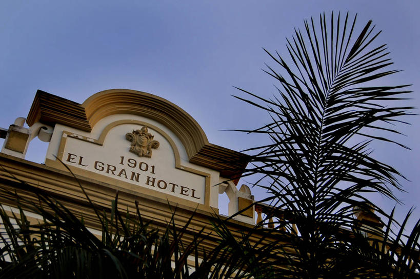 无人,横图,室外,白天,仰视,旅游,建筑,酒店,墨西哥,拱门,摄影,英文字母,拉丁美洲,棕榈叶,万里无云,彩图,低角度拍摄,旅行